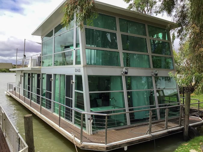 The Glass House Mannum River Shack Rentals