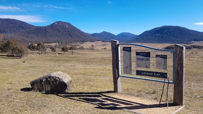 Yankee Hat walking trail signage
