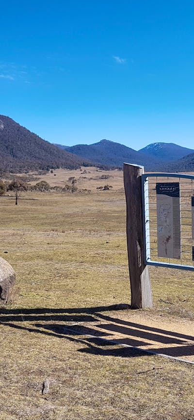 Yankee Hat walking trail signage