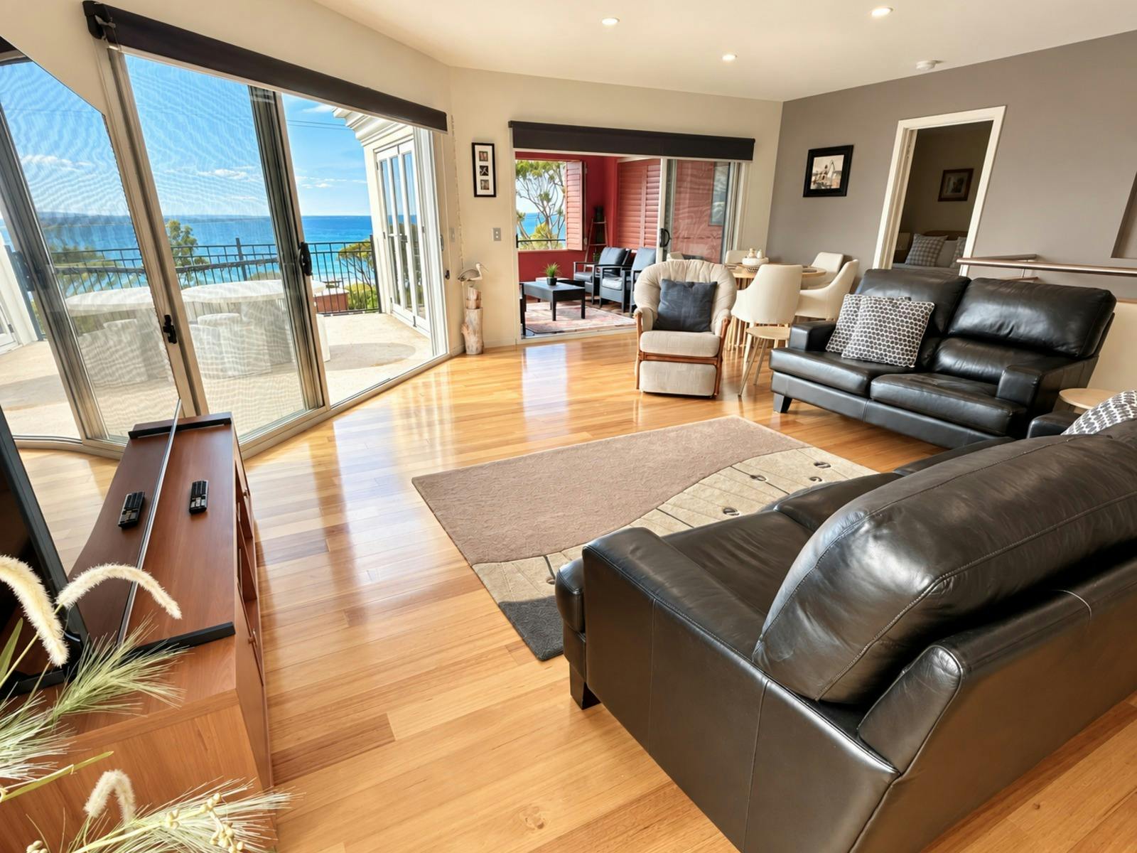 Lichen Villa Bay of Fires - upstairs living area