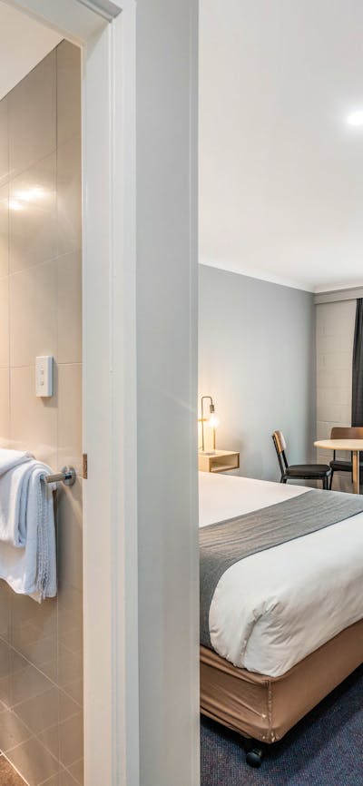 Ground floor Queen Room at River Motel