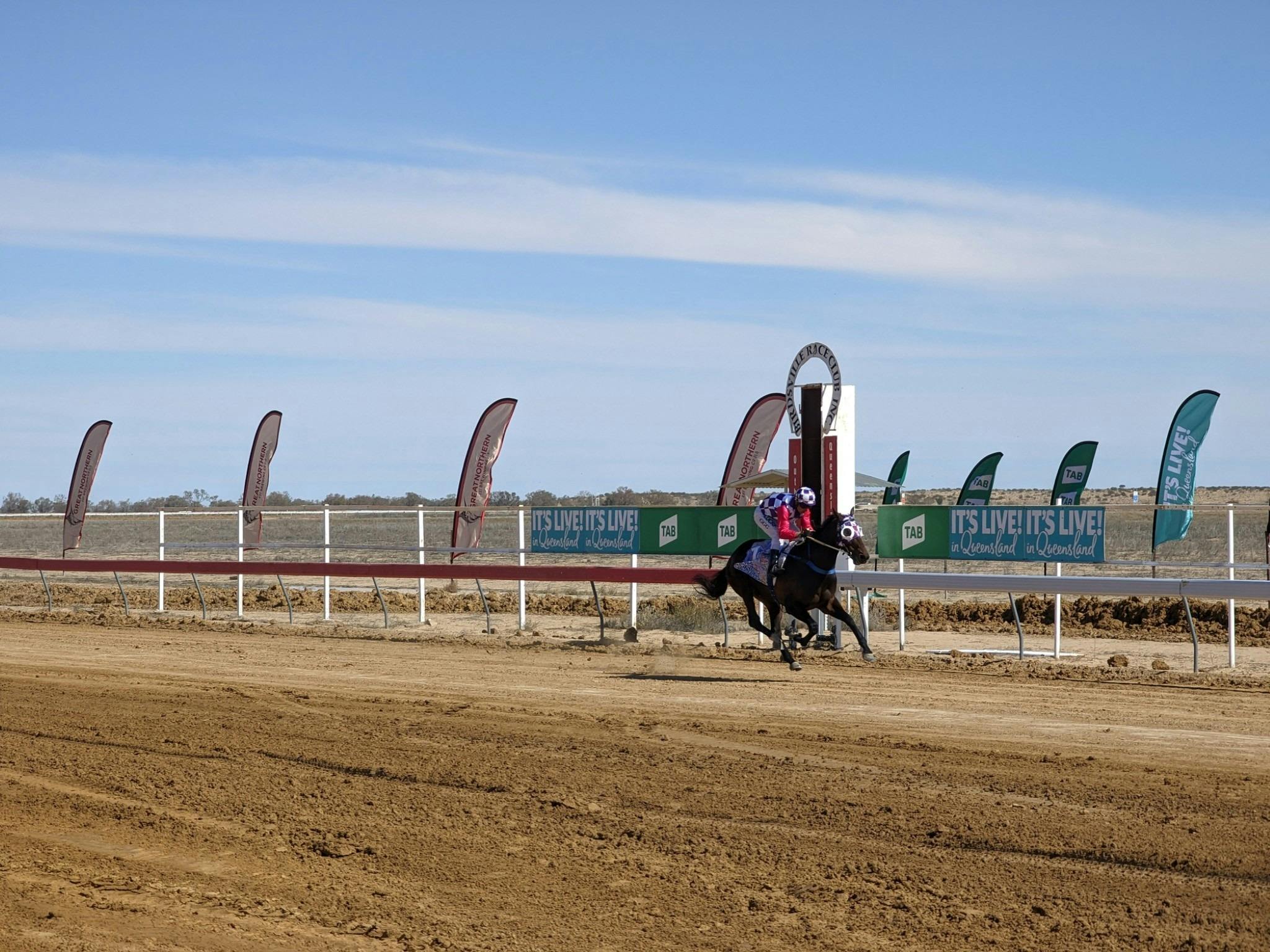 Lake Eyre & the Birdsville Races (3 days)