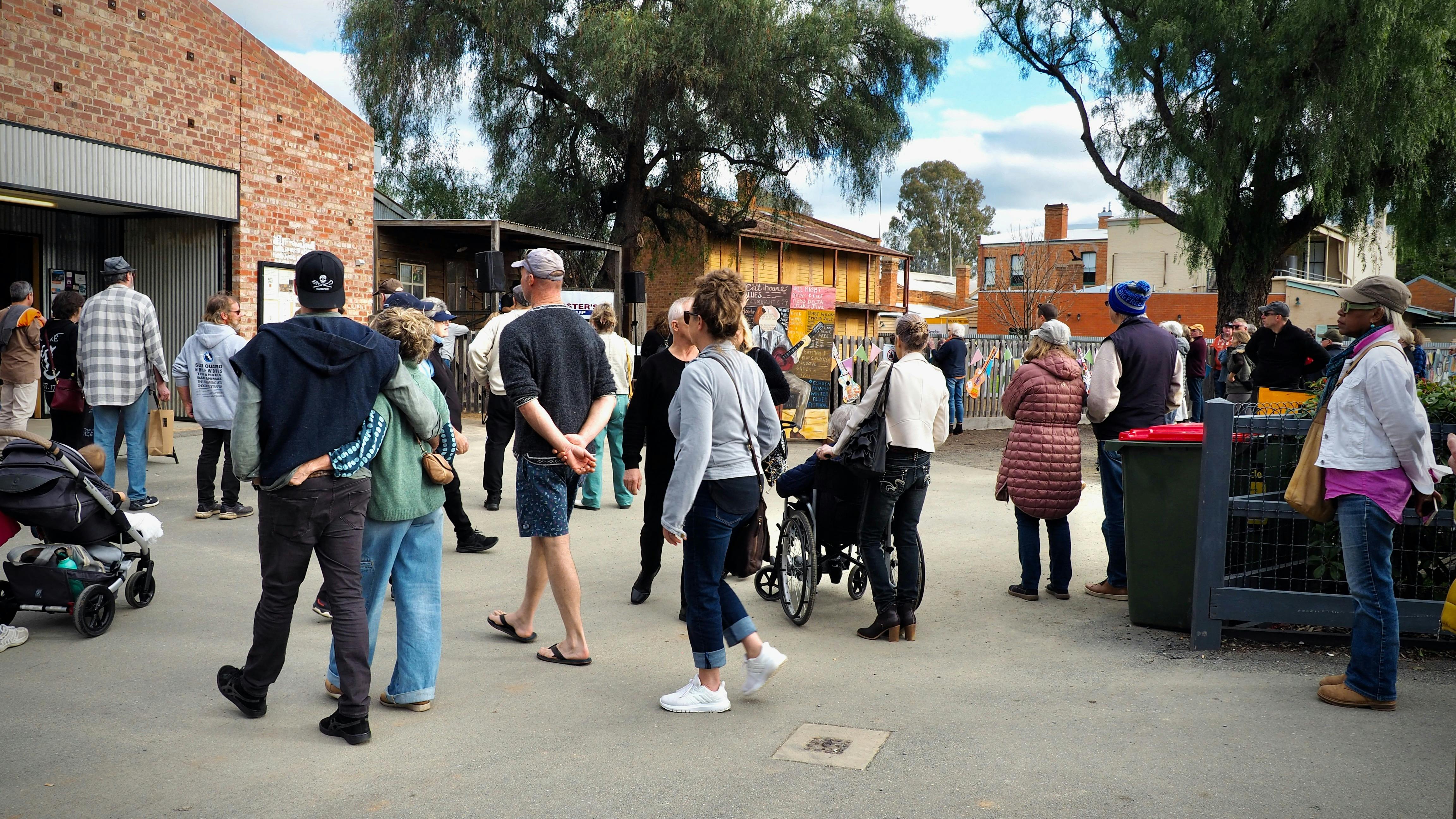 The Members' Arts Market extends across the Cgristmas and January holiday seasons.