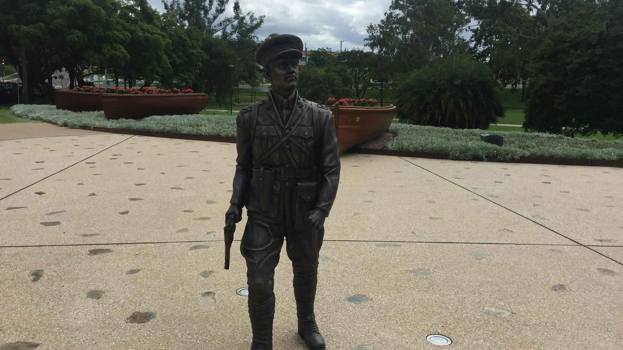 photo showing the statue of Duncan Chapman the first Australian ashore at Gallipoli photo showing the statue of Duncan Chapman the first Australian ashore at Gallipoli