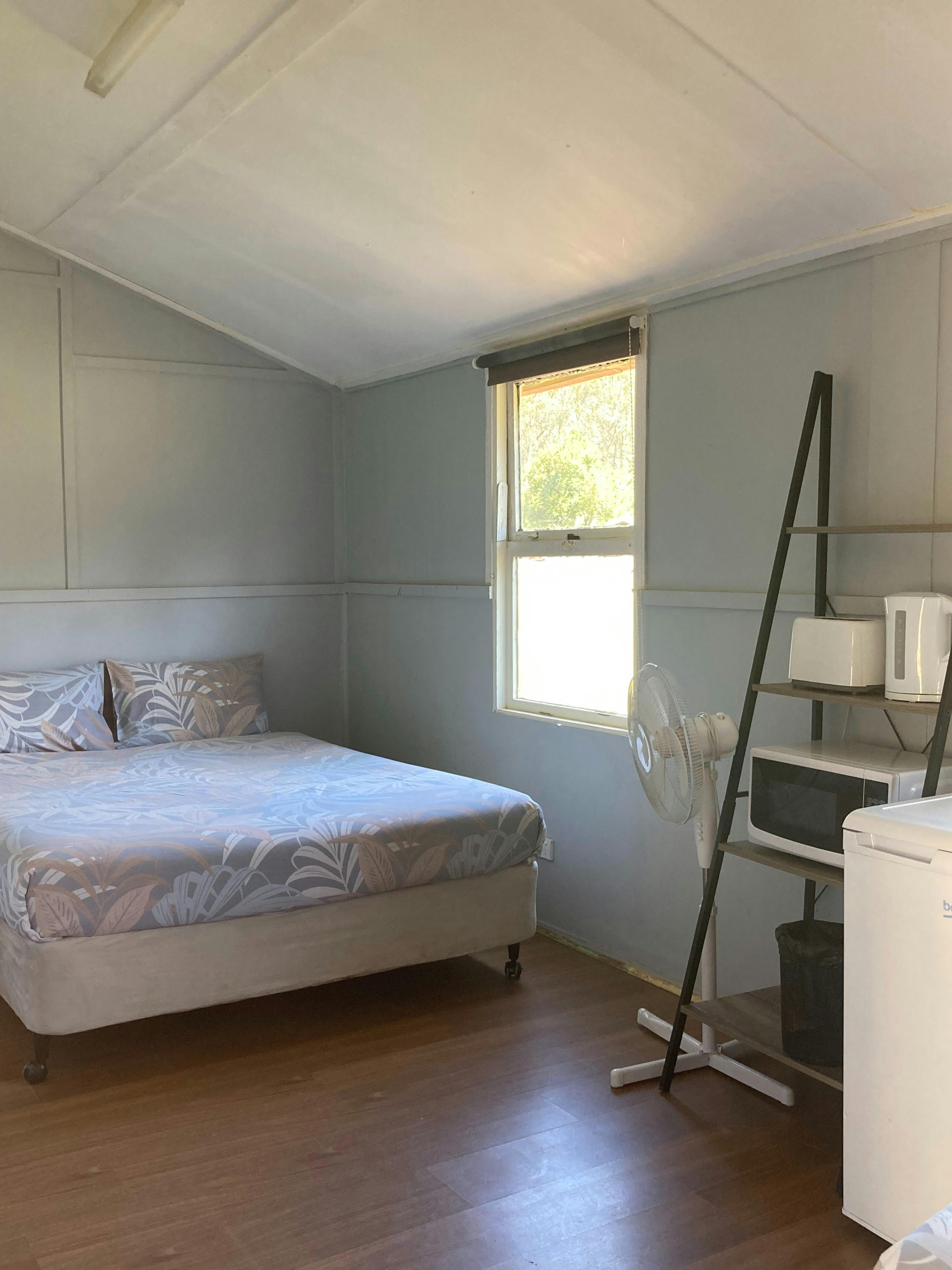 Bright Cabin and Caravan Park - Camp Crusty - Queen exterior