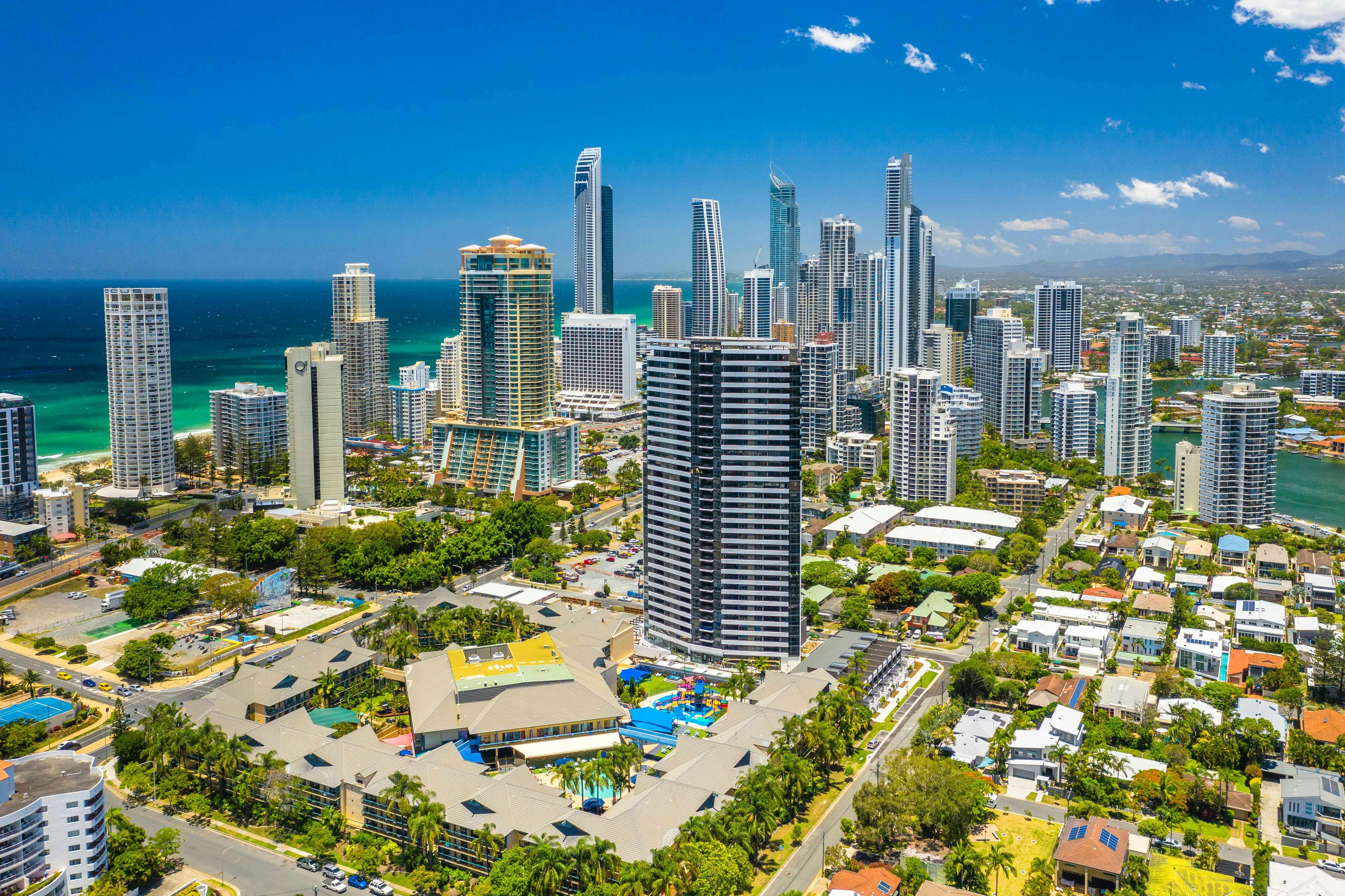Paradise resort - Located in the best spot on the Gold Coast, just outside the heart of Surfers!