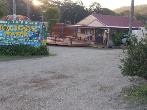 杜拉斯湖北假日公园