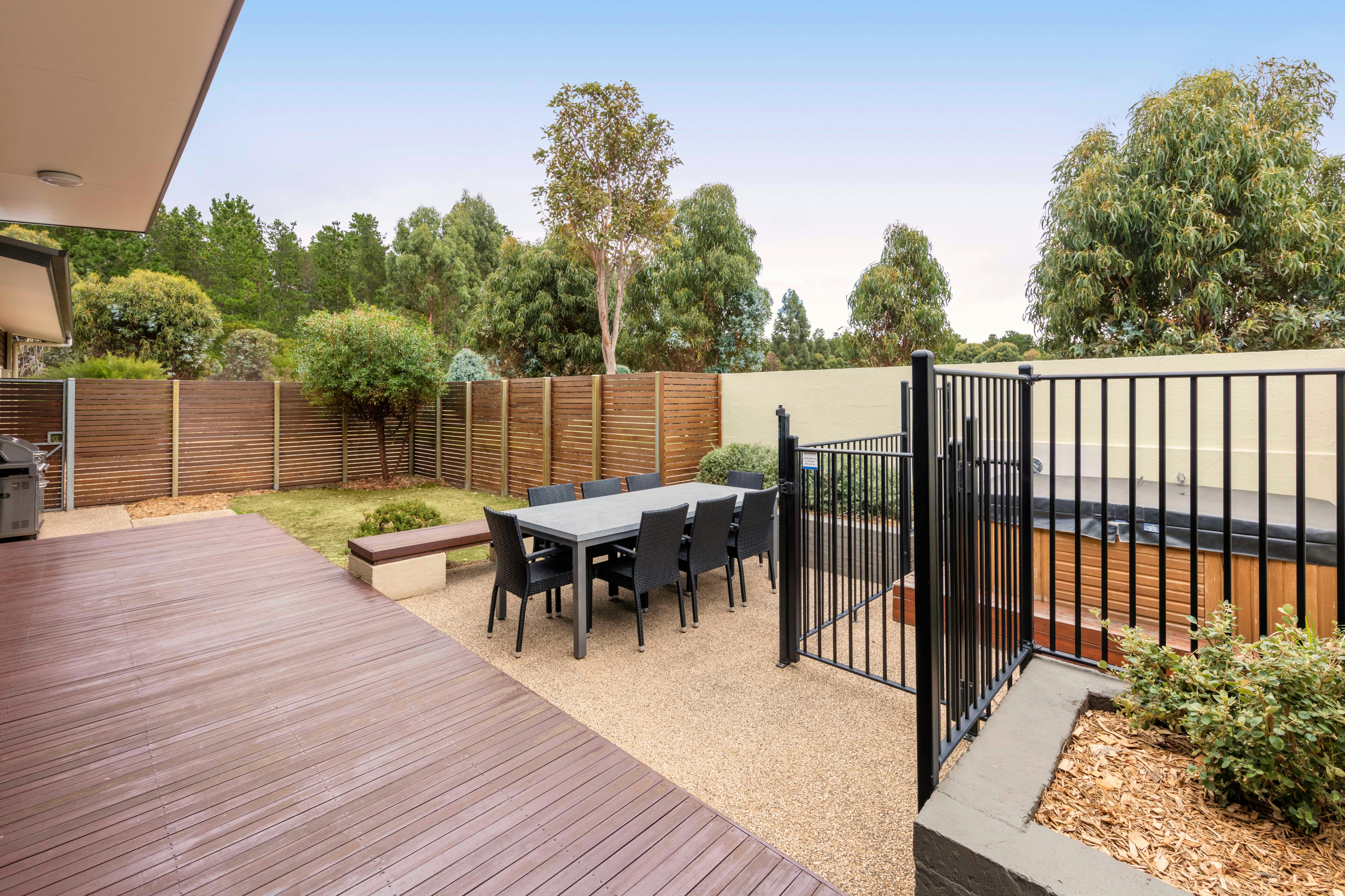 Club Wyndham Seven Mile Beach bed grand courtyard