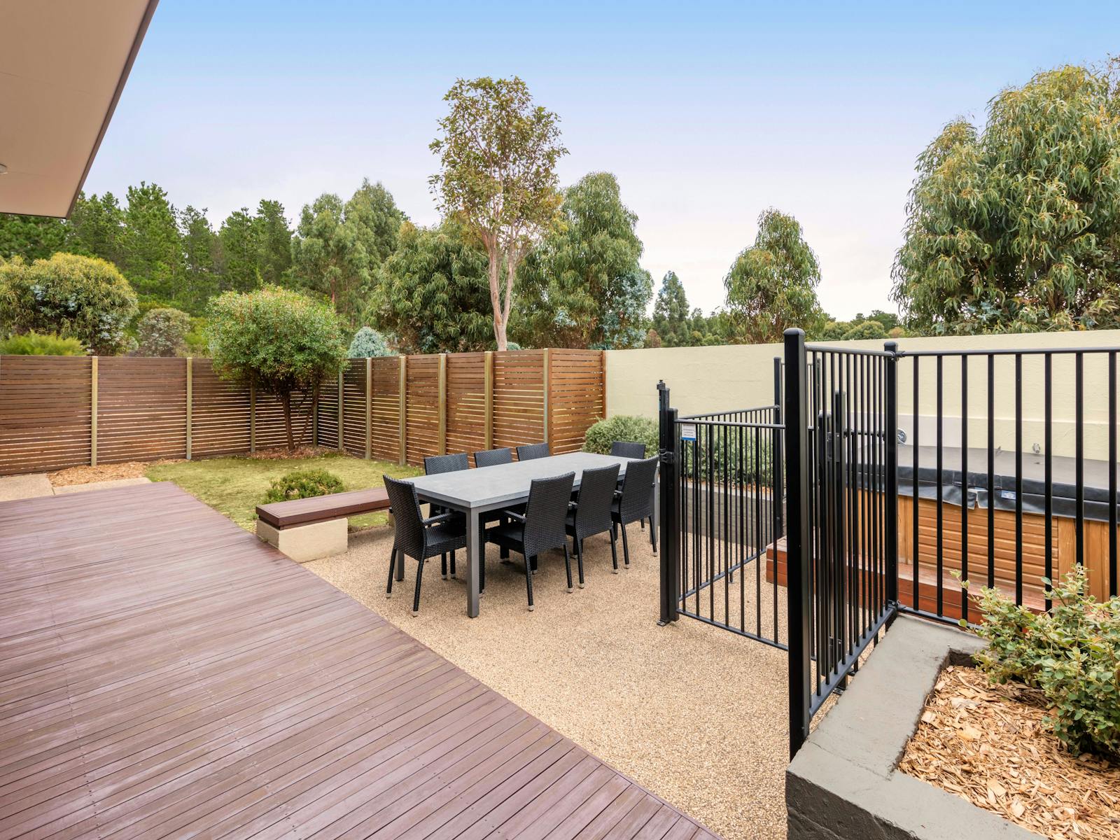 Club Wyndham Seven Mile Beach bed grand courtyard