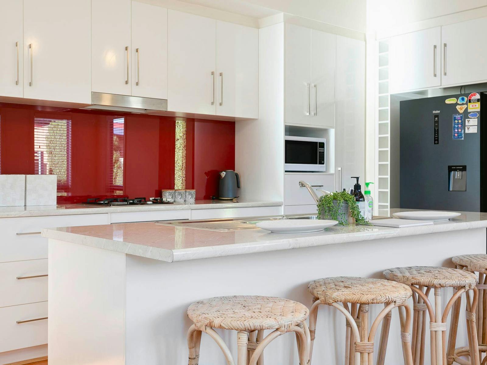 Light Filled Modern & Stylish 3BR Holiday Home