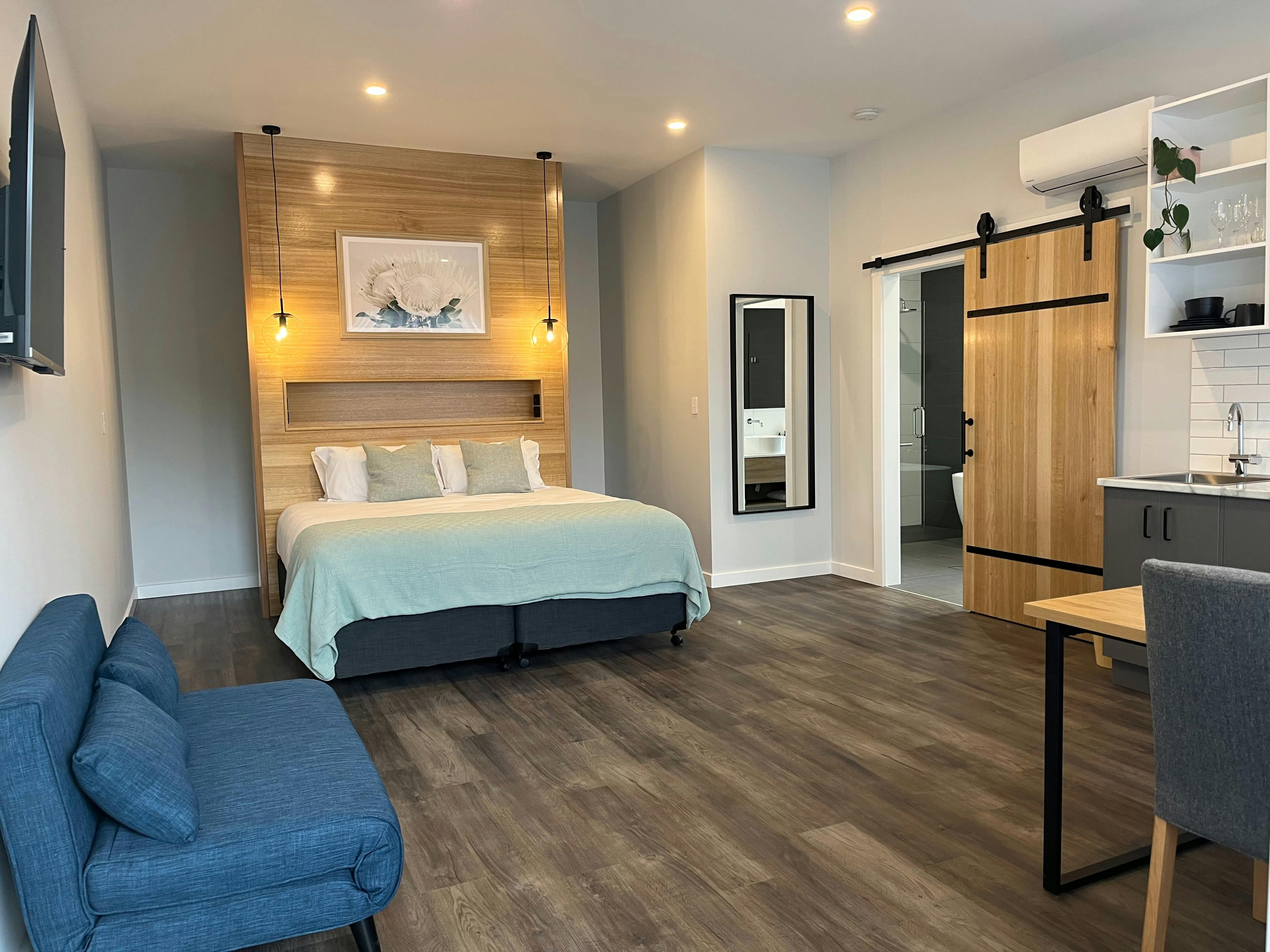 Deluxe King Suite