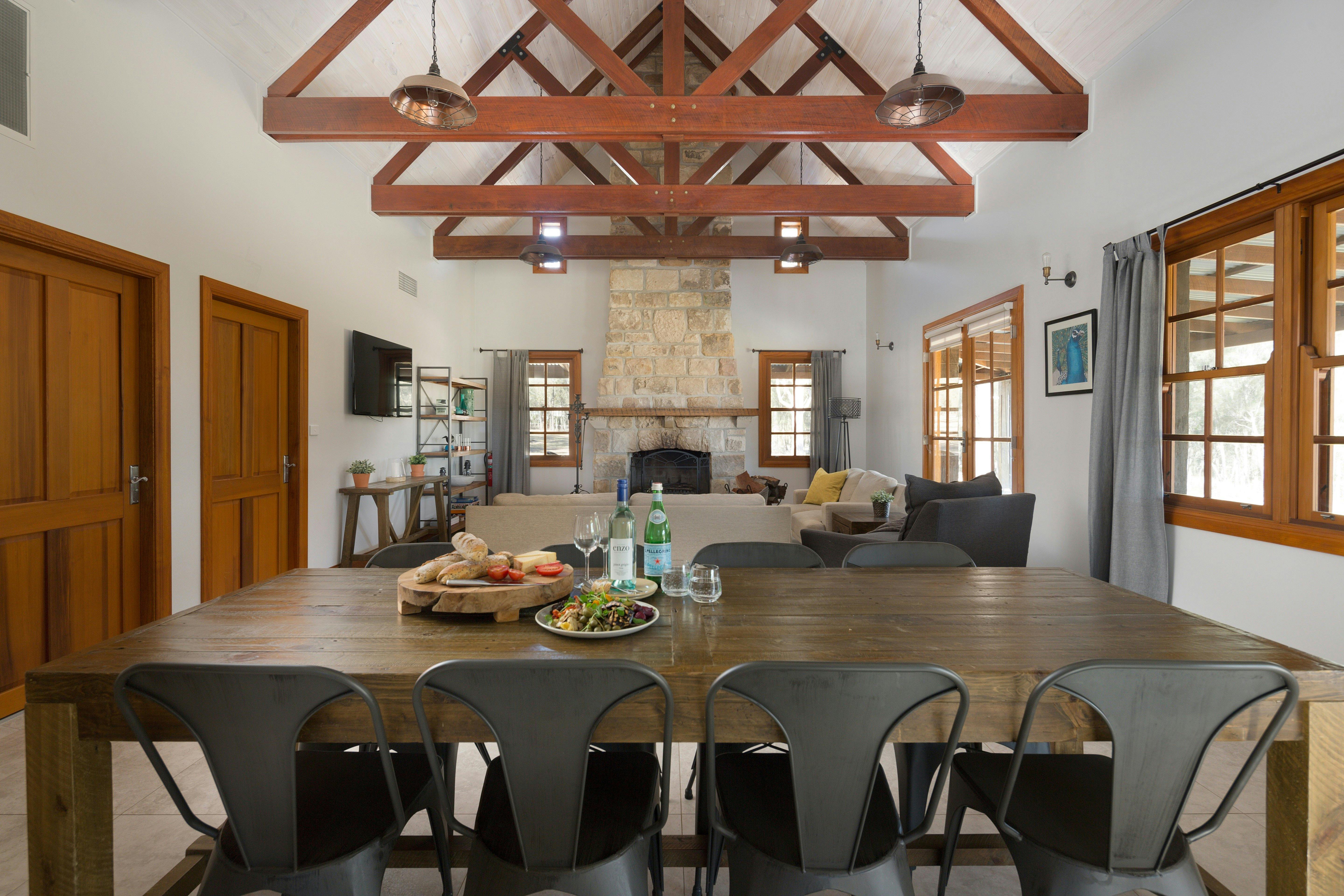 Enzo Cottage - Dining Area