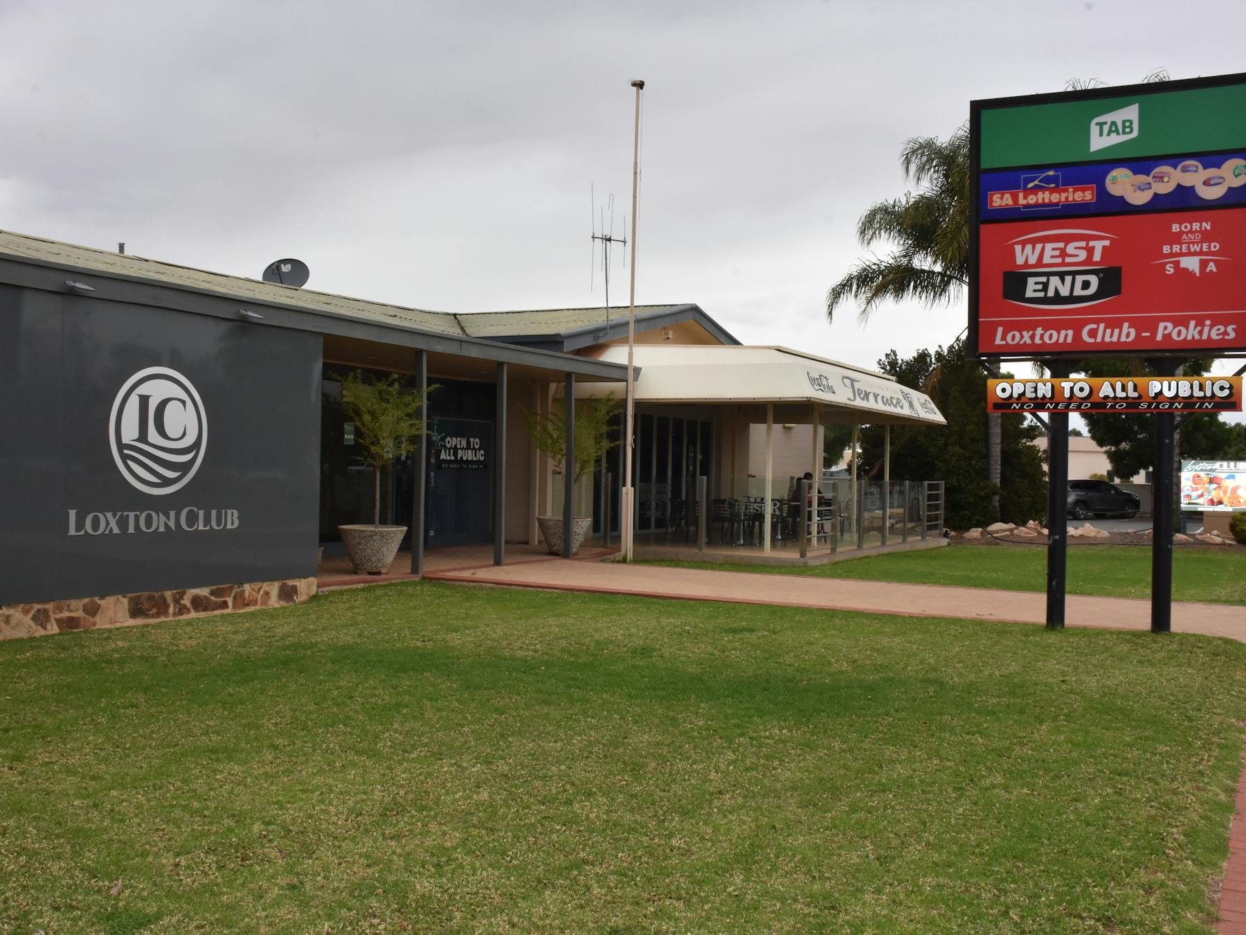 The Loxton Club, located on Bookpurnong Terrace