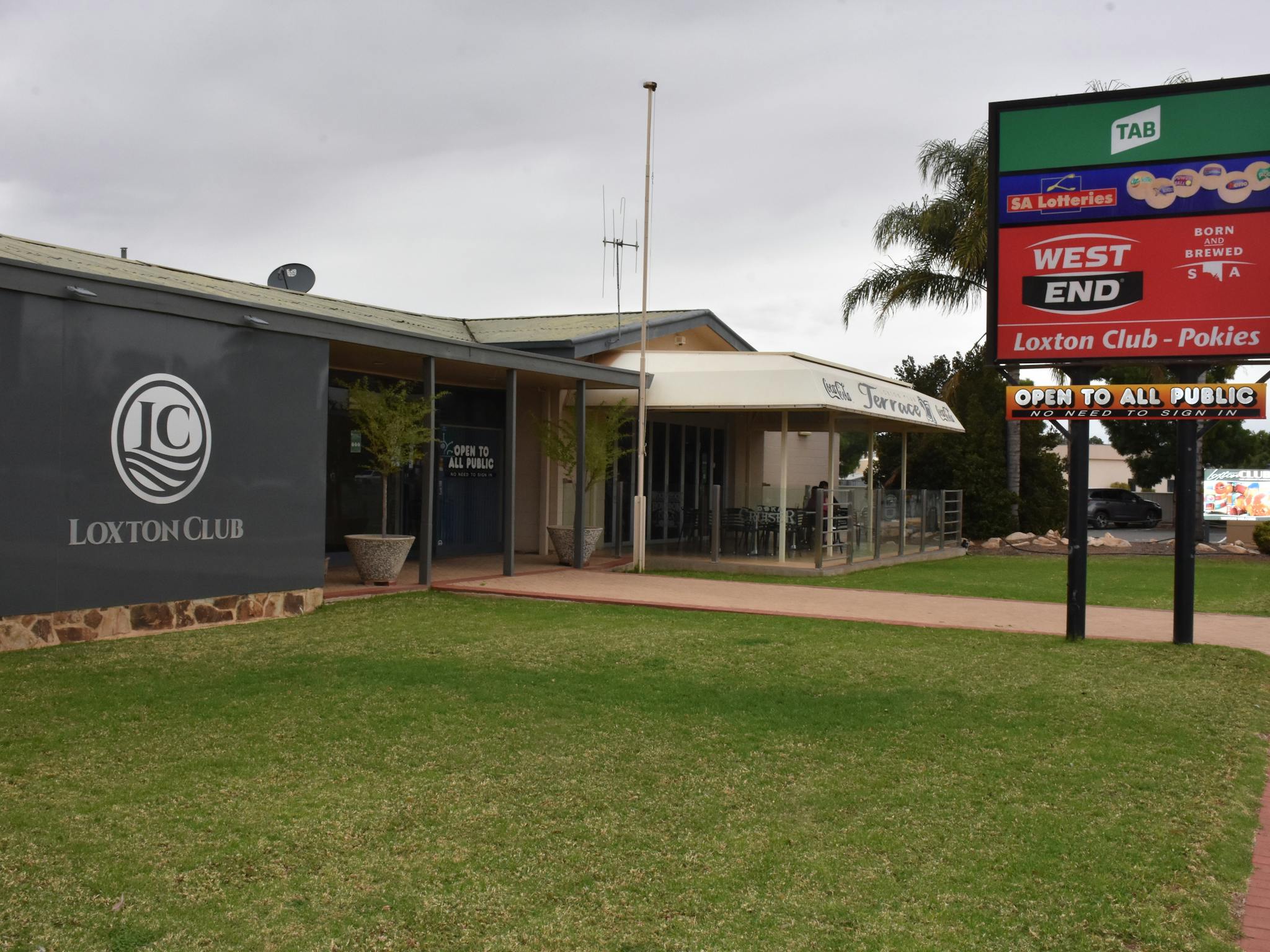 The Loxton Club, located on Bookpurnong Terrace