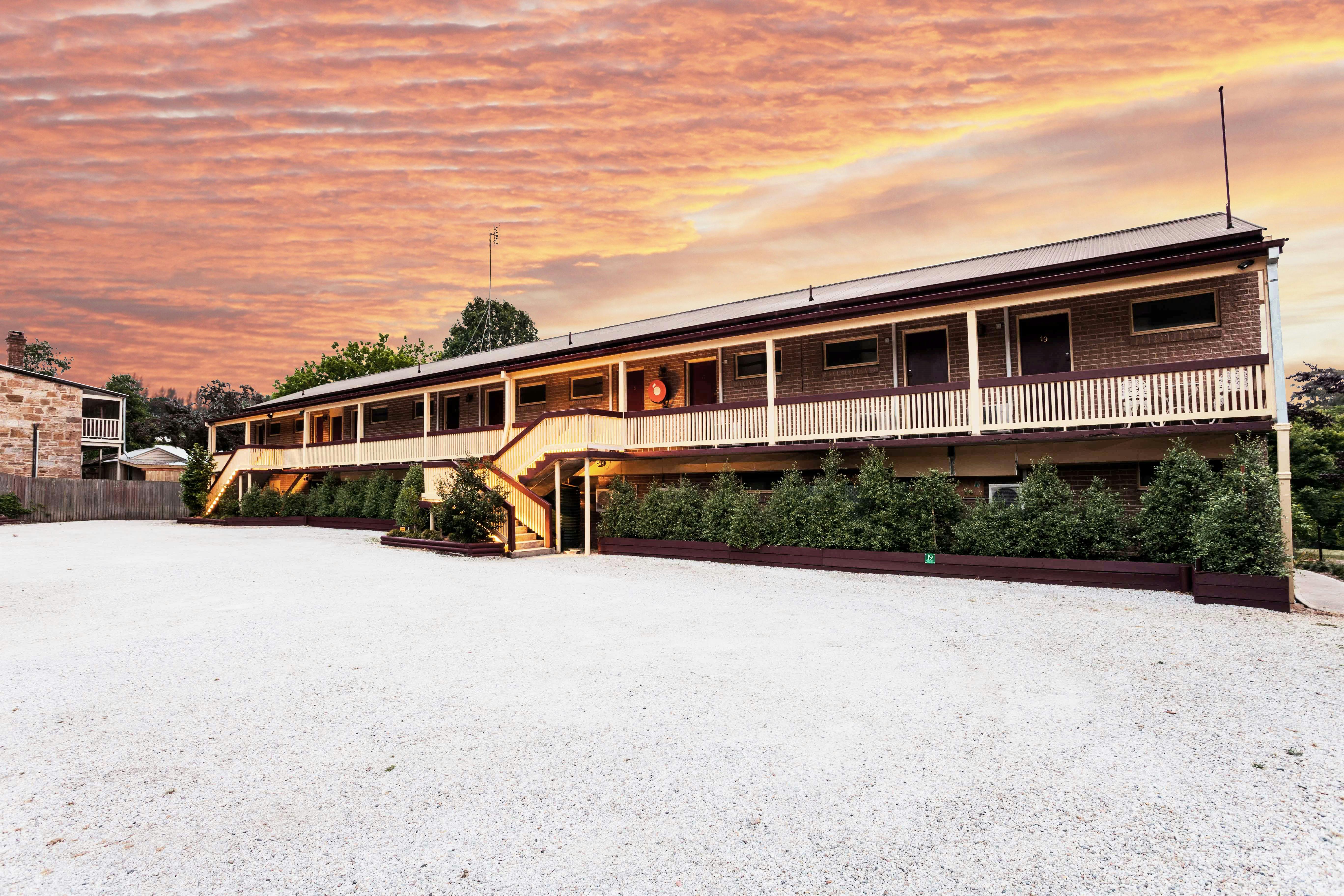 Berrima Bakehouse 汽車旅館庭院