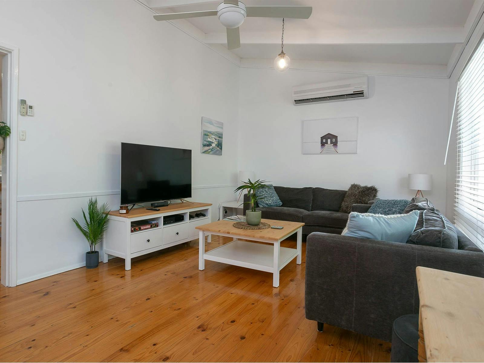 Updated Coastal Beach House in Funky Port Elliot