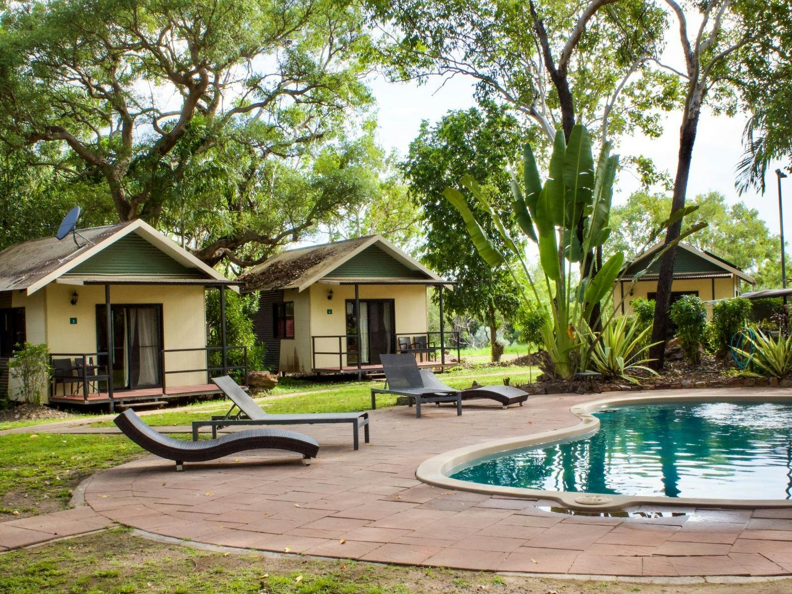Pool Bungalow