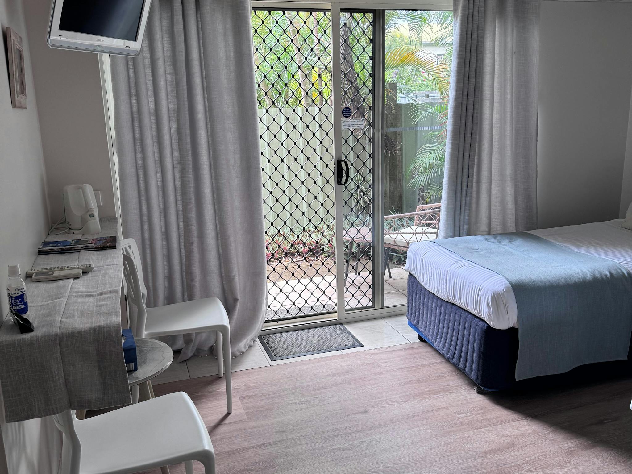 Twin Room Twin Room