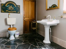 Mintaro Hideaway - Jollys Rest Bathroom, Toilet and Basin