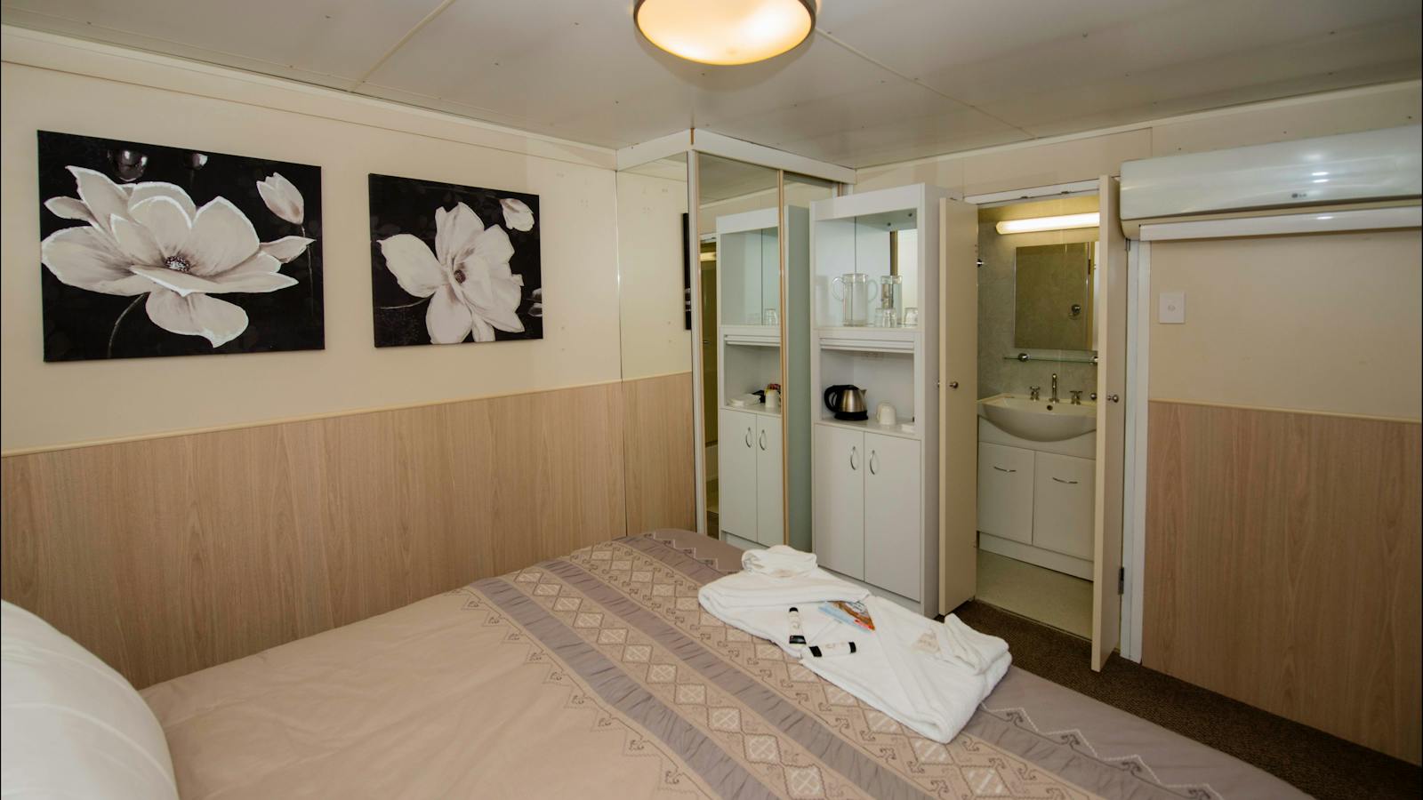 Proud Mary Ensuite Cabin
