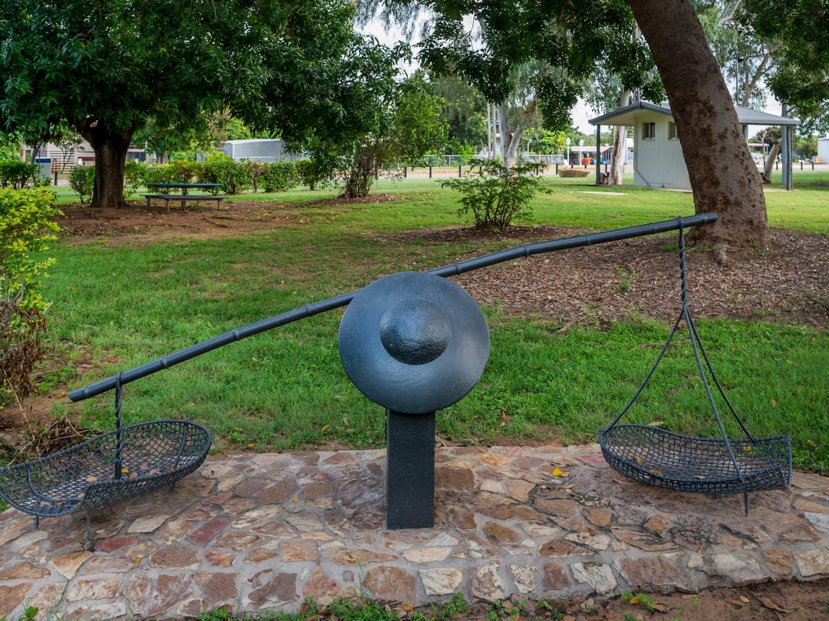 Anzac Park, dawn service, relaxing park, resting areas, bbq, tennis court, playground, sculptures
