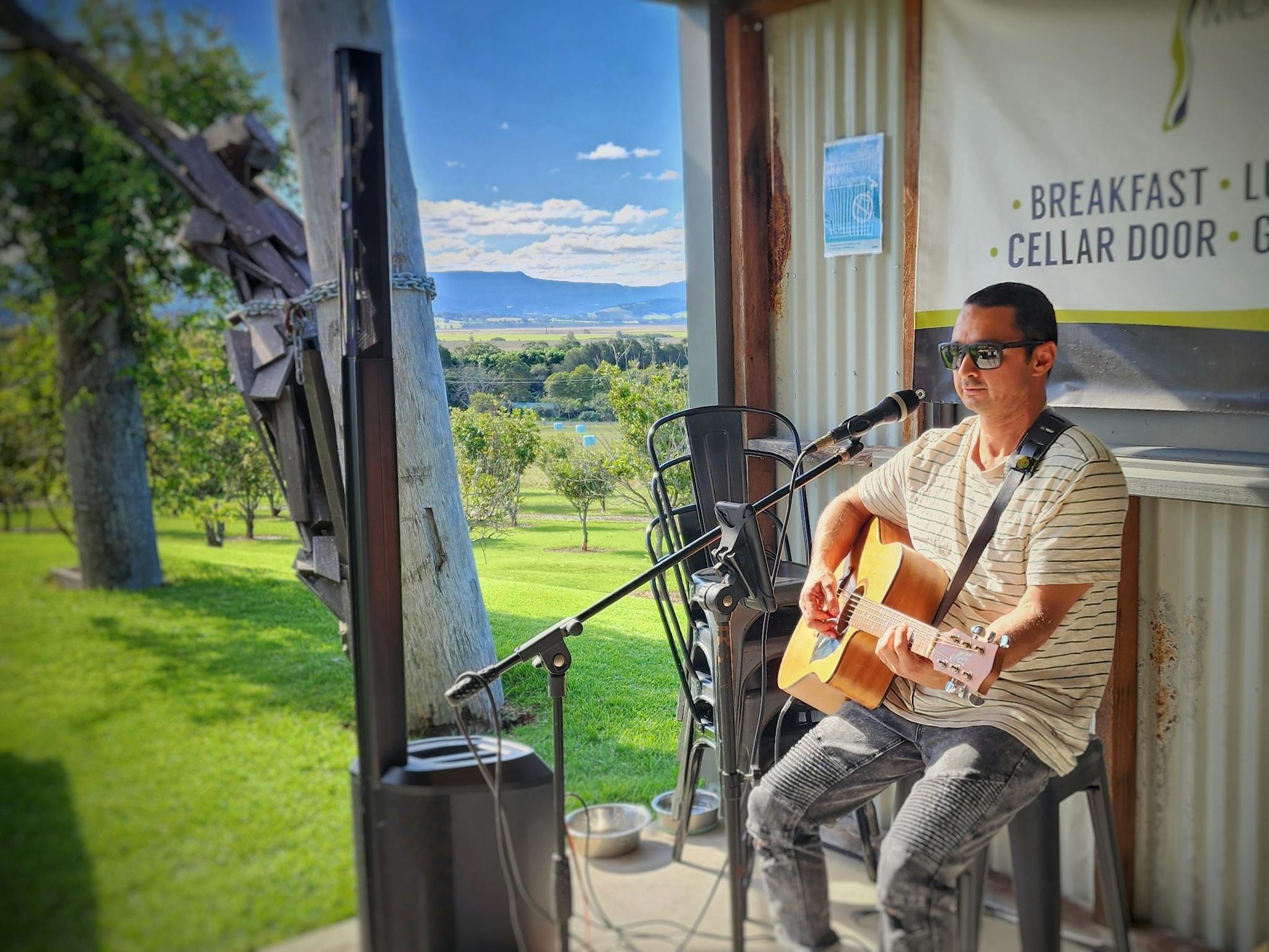 Live music sunday