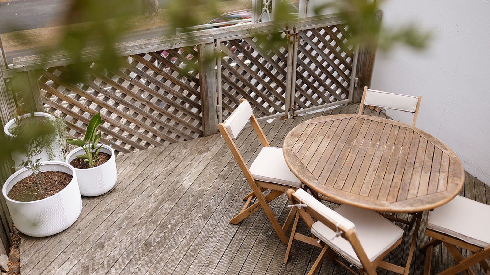 The private courtyards has easy access from the lounge and overlooks the quiet street.