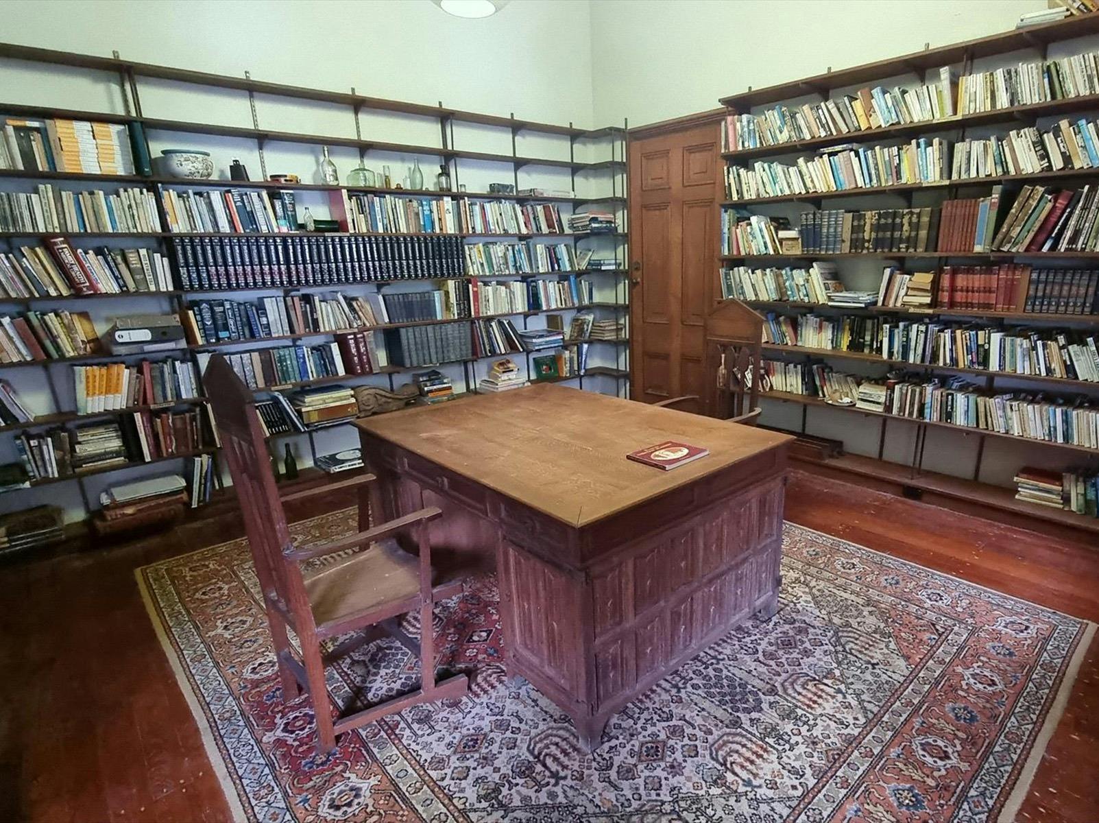 Inside the Oceania House library
