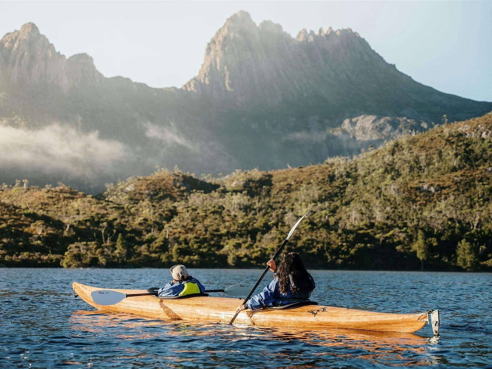 A morning adrift on Dove Lake image