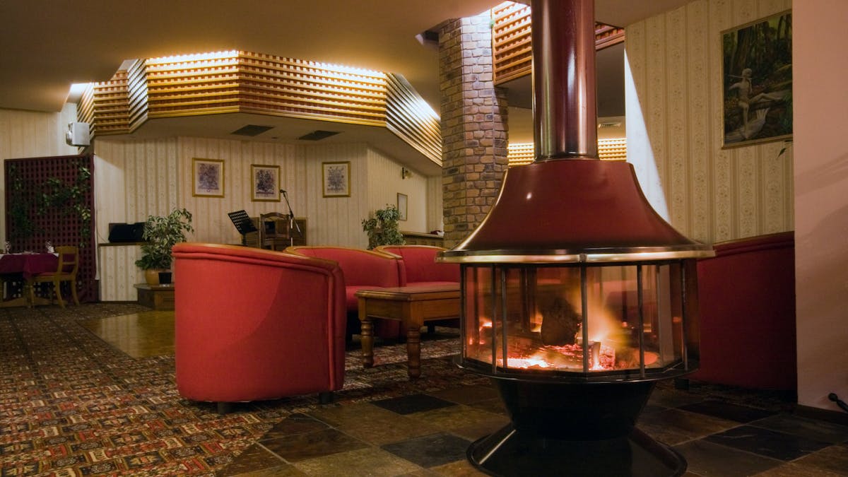 McNevins Warwick Motel and Gunyah Restaurant