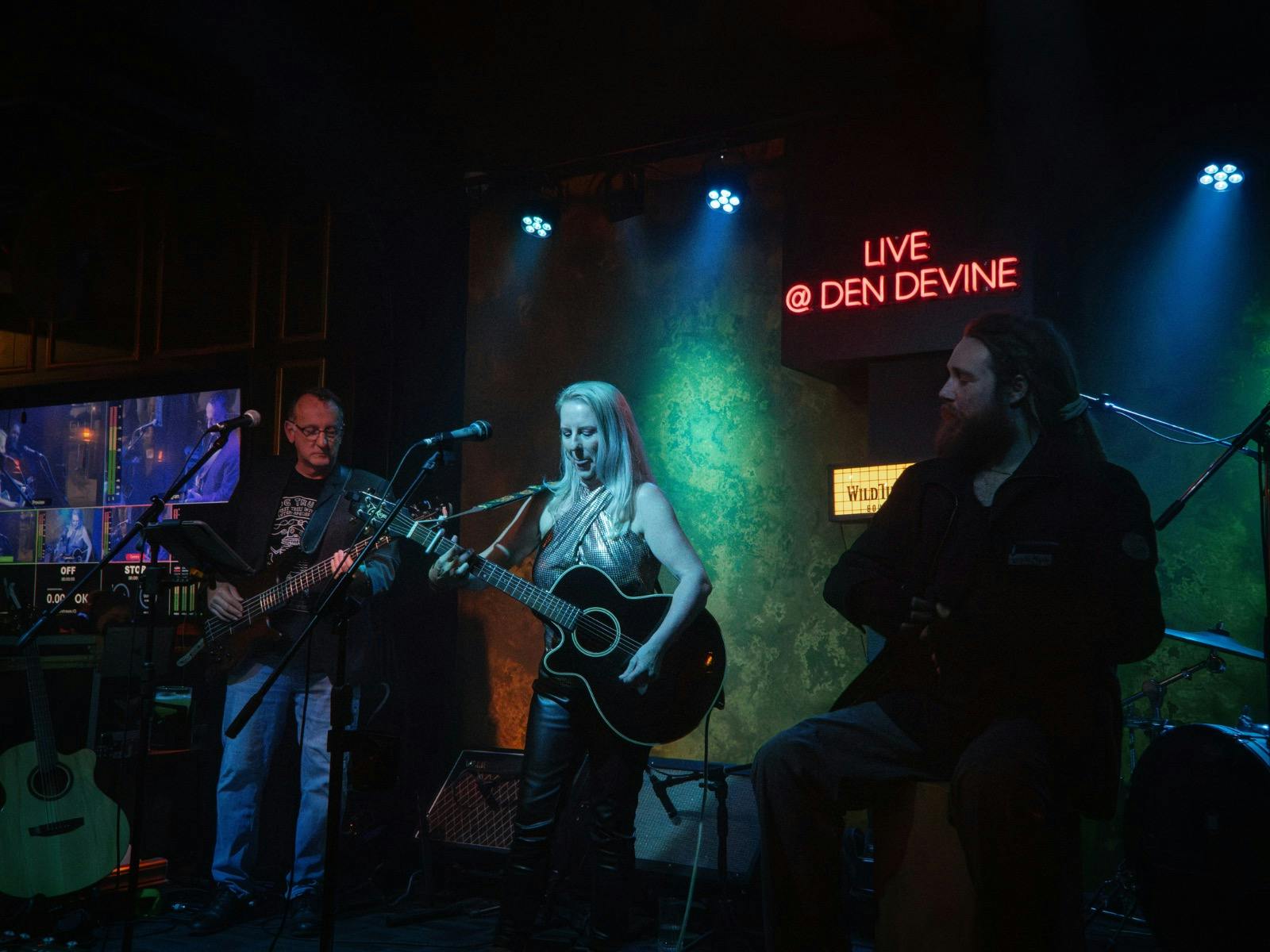 Live music every Wednesday at Den Devine