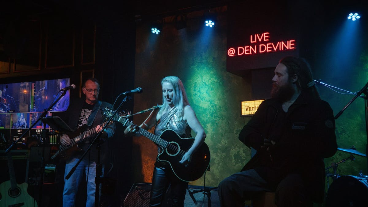 Live music every Wednesday at Den Devine