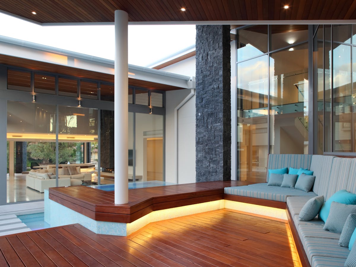 Outdoor terraces with large outdoor dining table, outdoor seating, sun loungers & sun beds