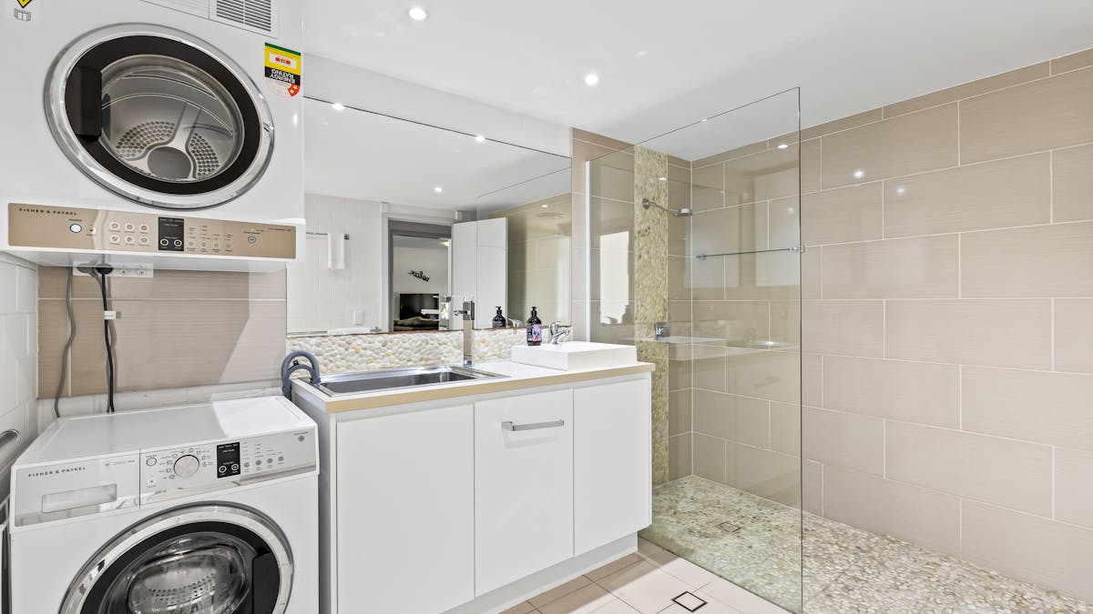 Bathroom - 2 bedroom apartment