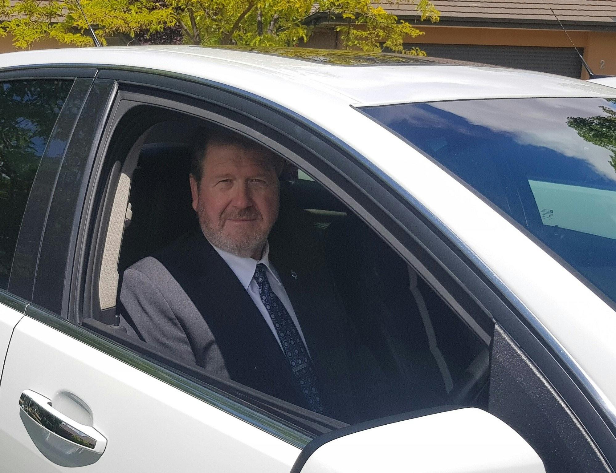 Driver Rodney has exceptional credentials & has driven luxury tours for many years