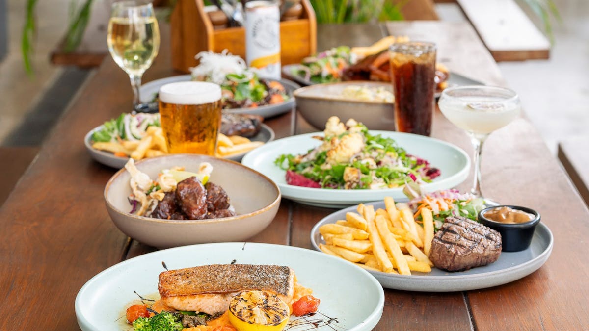 Food and drinks at Reef Gateway Hotel
