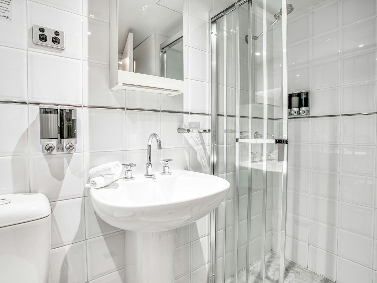 Studio Park Regis Cremorne Studio Bathroom
