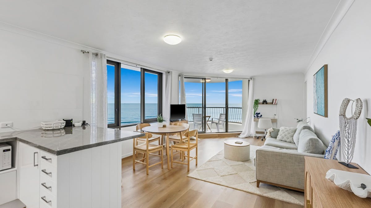 2 Bedroom unit in Palm Beach - Kitchen and lounge area