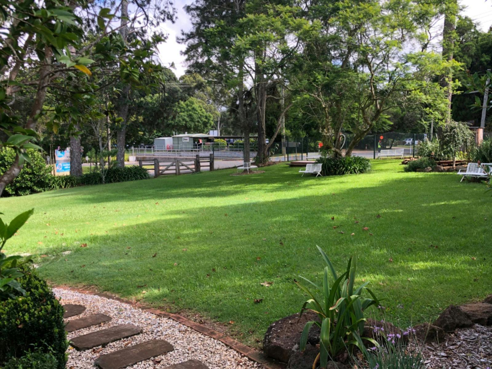 On the Green, Tamborine