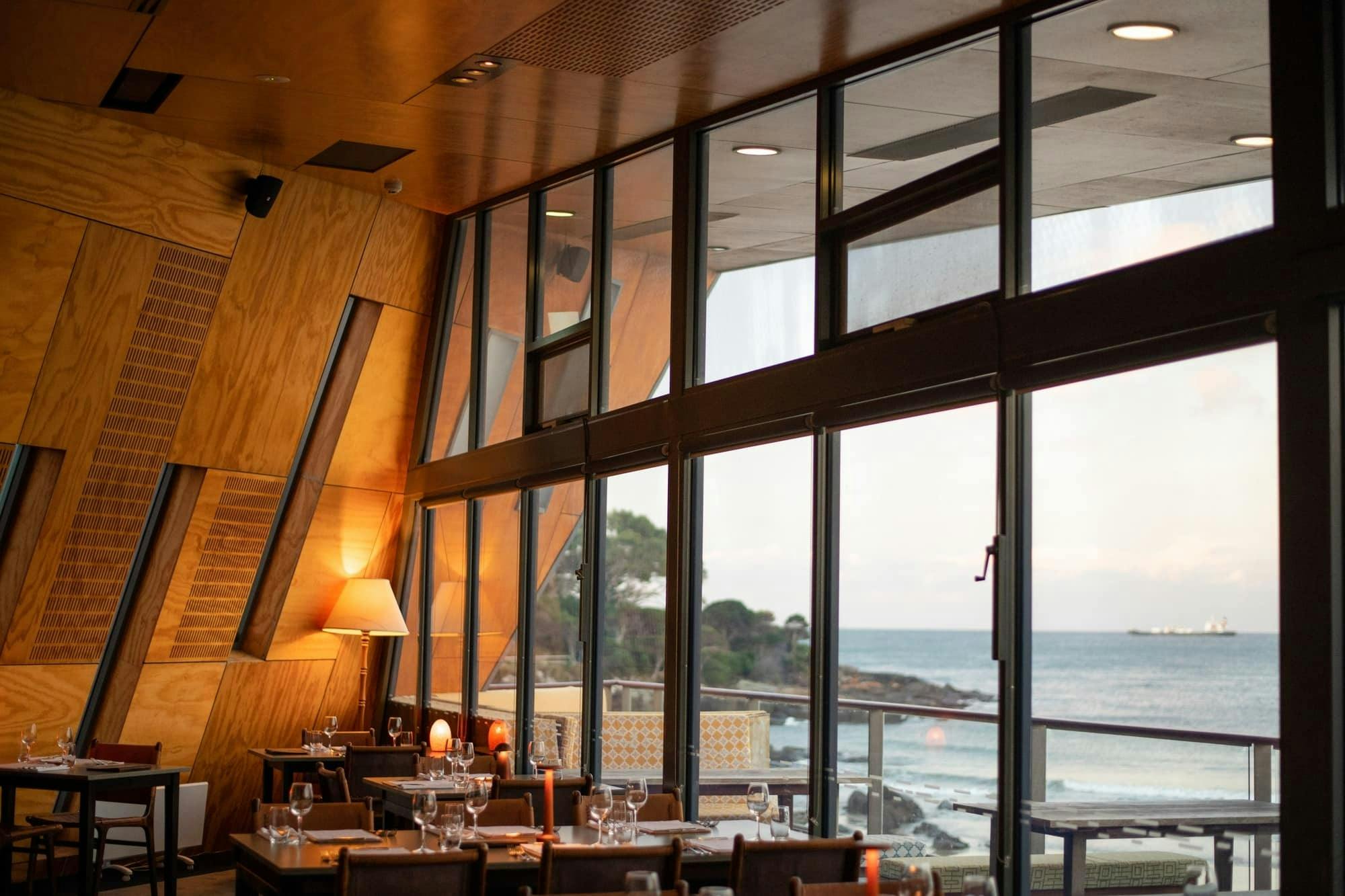 Mrs Jones Restaurant. Bar. Lounge.