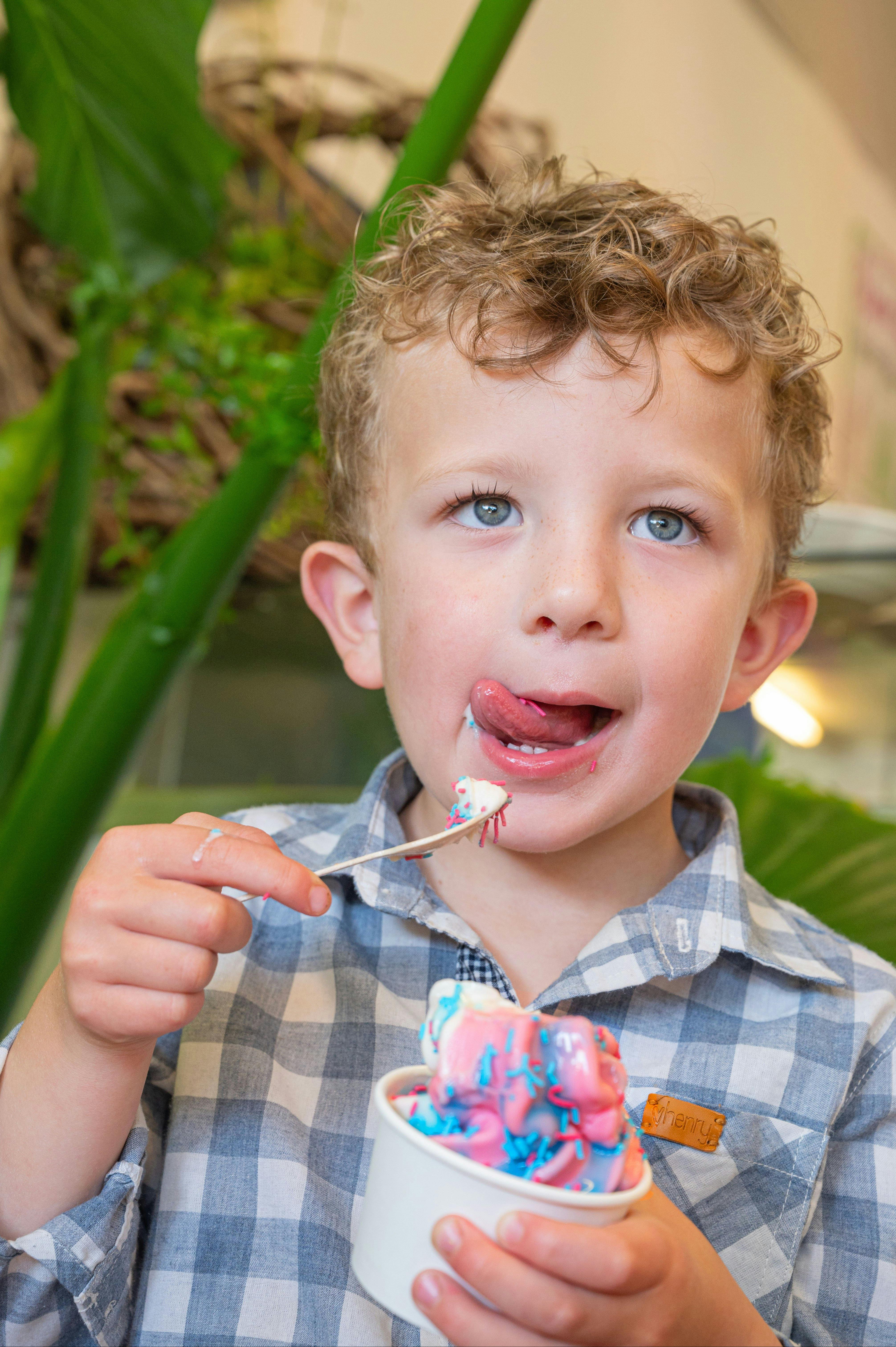 아이스크림을 먹다