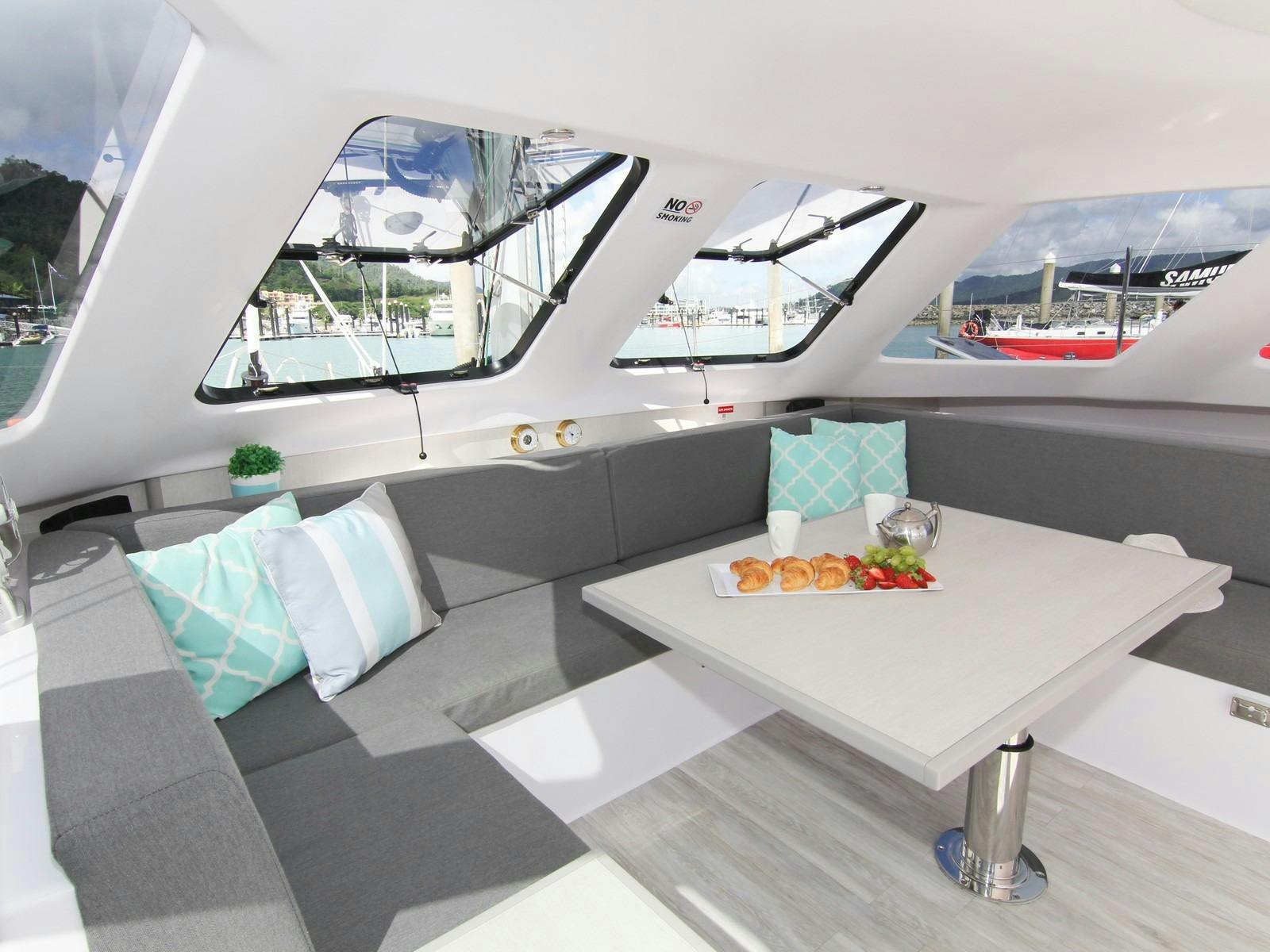 Seawind 1160 Lite - saloon
