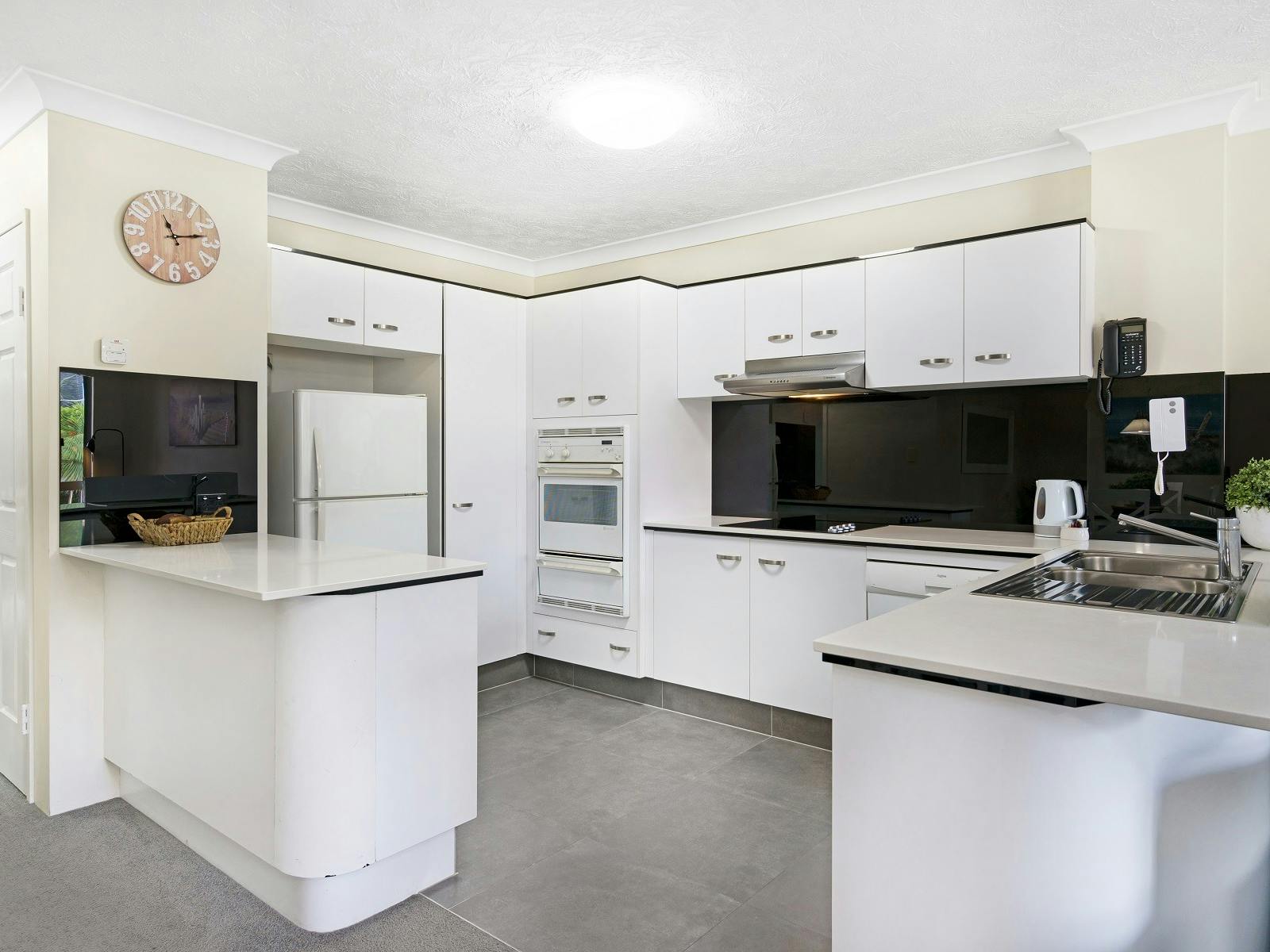 Full Kitchen Full Kitchen