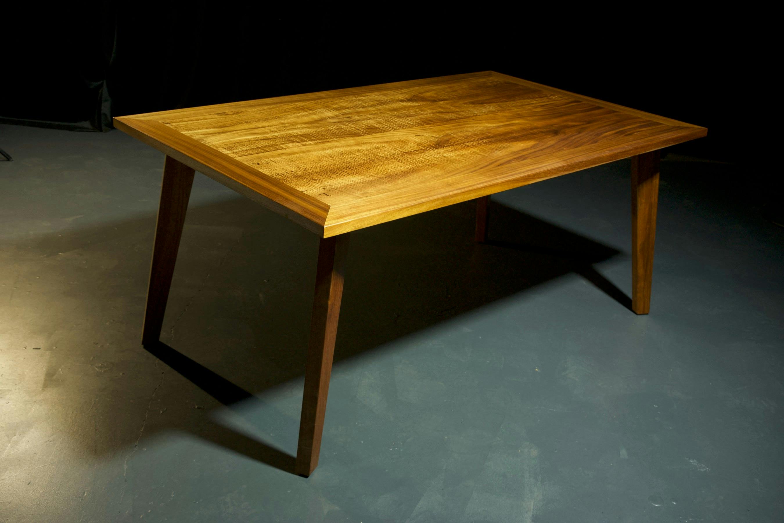 ダイニングテーブル