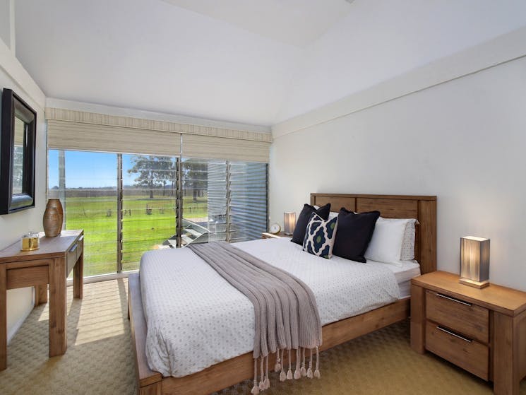 Hunter-Valley-Stays-Accommodation-Ironbark-Hill-Estate-Bedroom