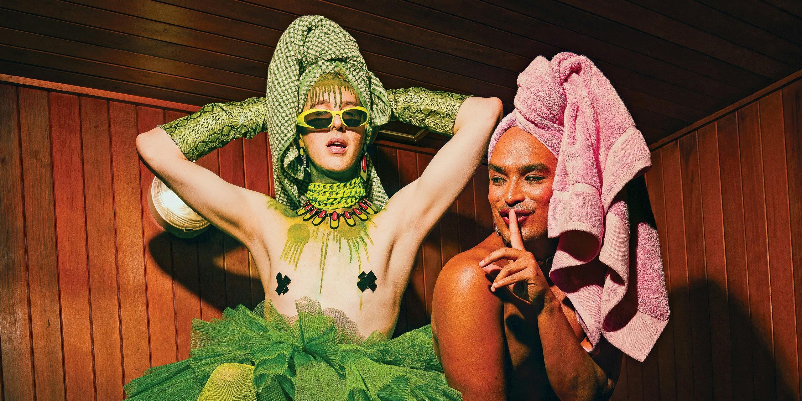 Tired *ss Showgirls Seann Miley Moore and Brendan de la Hay