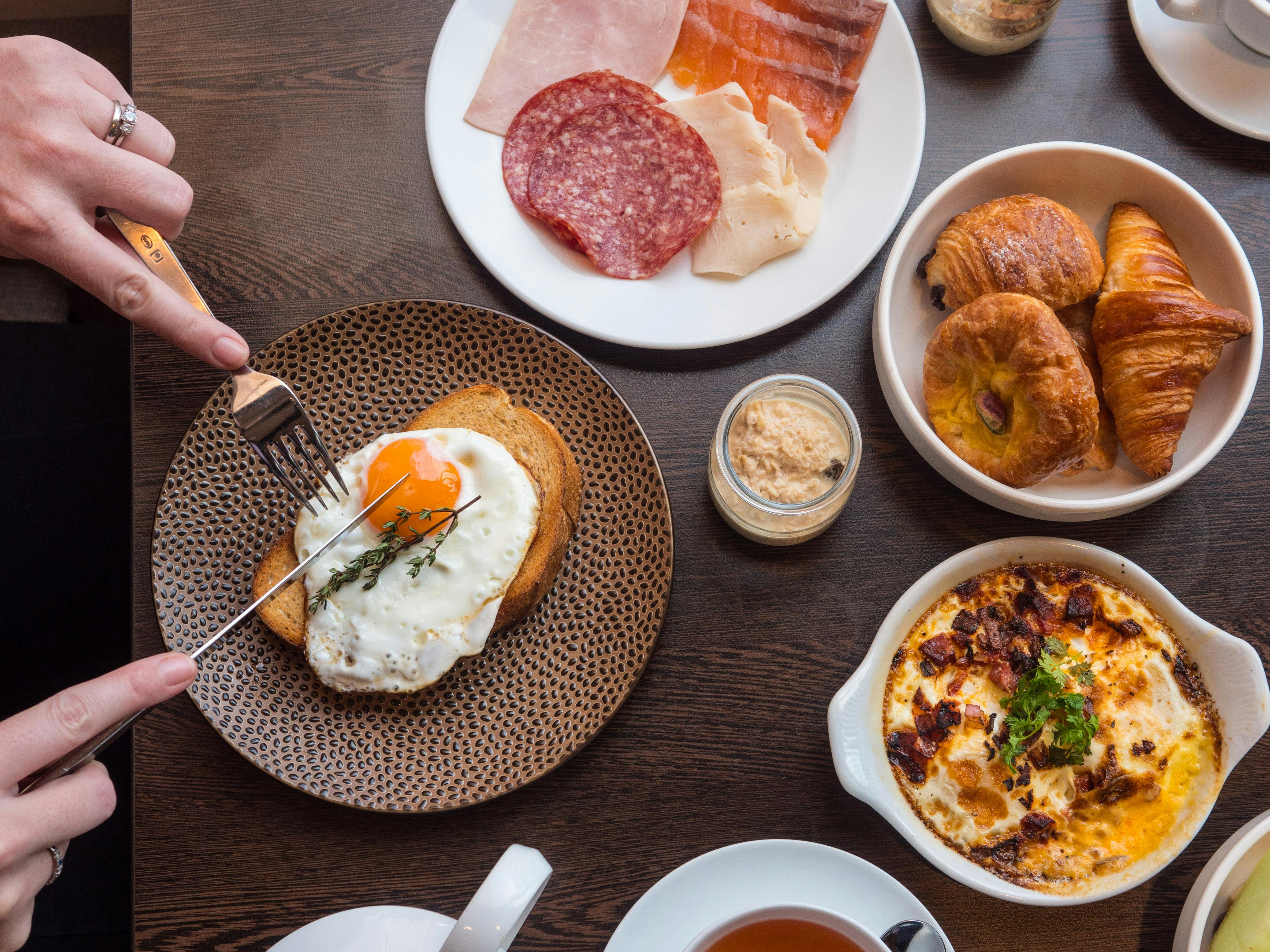 Buffet Breakfast at Riverside Restaurant in InterContinental Adelaide