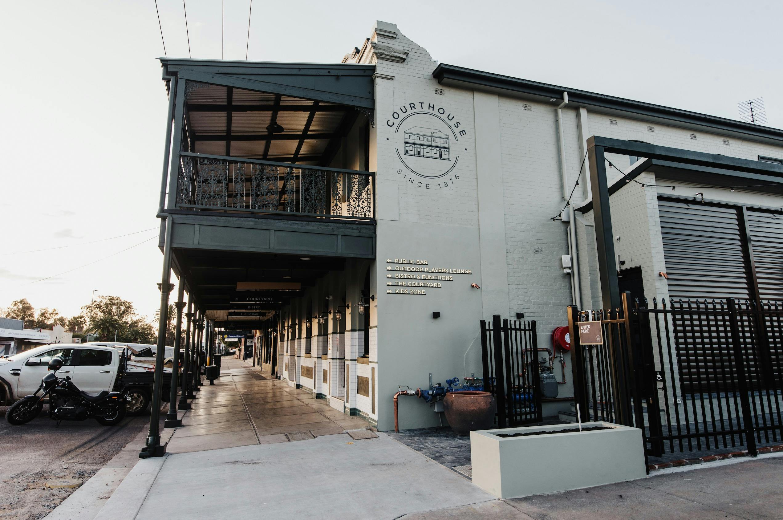 The Courthouse Hotel NSW Holidays & Things to Do