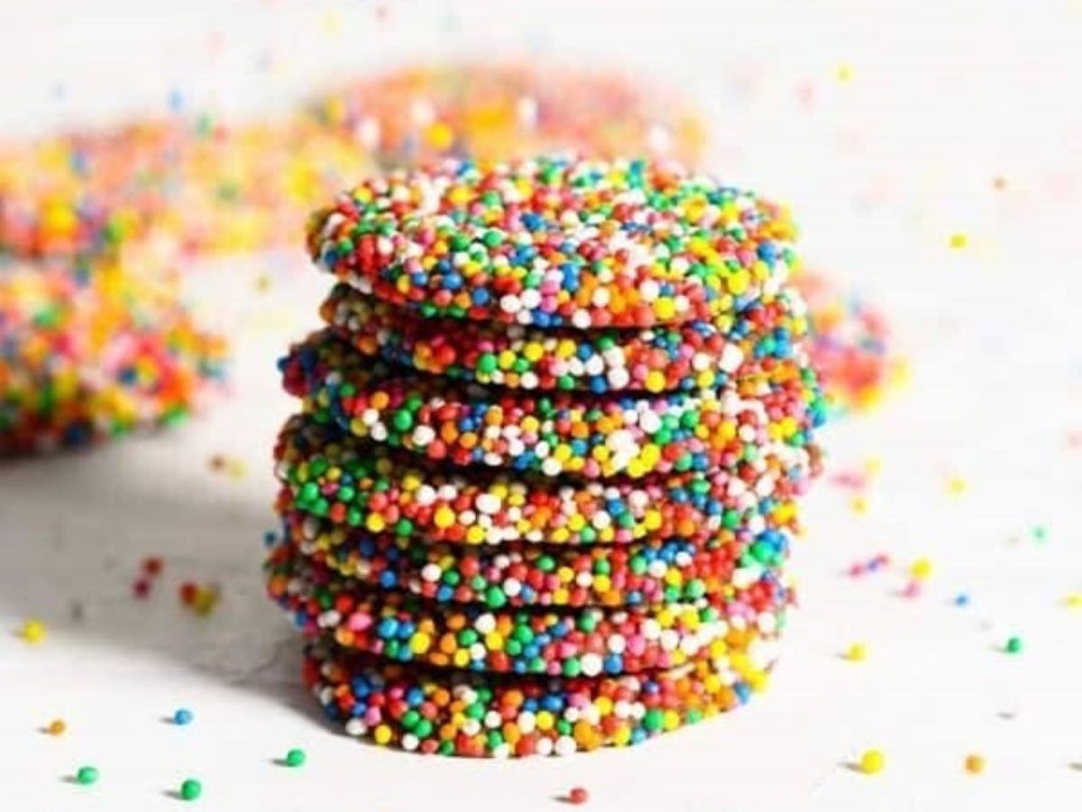 These Large Speckles are just delicious, creamy milk chocolate sprinkled with hundreds and thousands These Large Speckles are just delicious, creamy milk chocolate sprinkled with hundreds and thousands