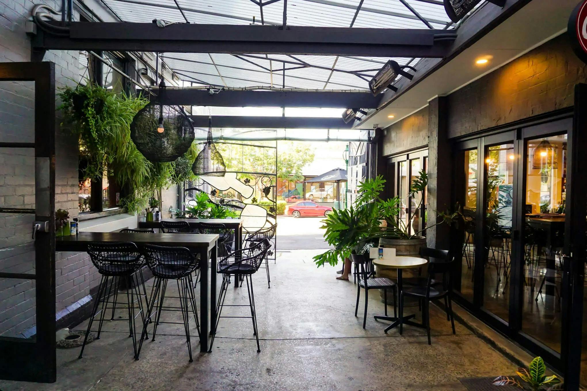 Tour Local and Healesville Hotel